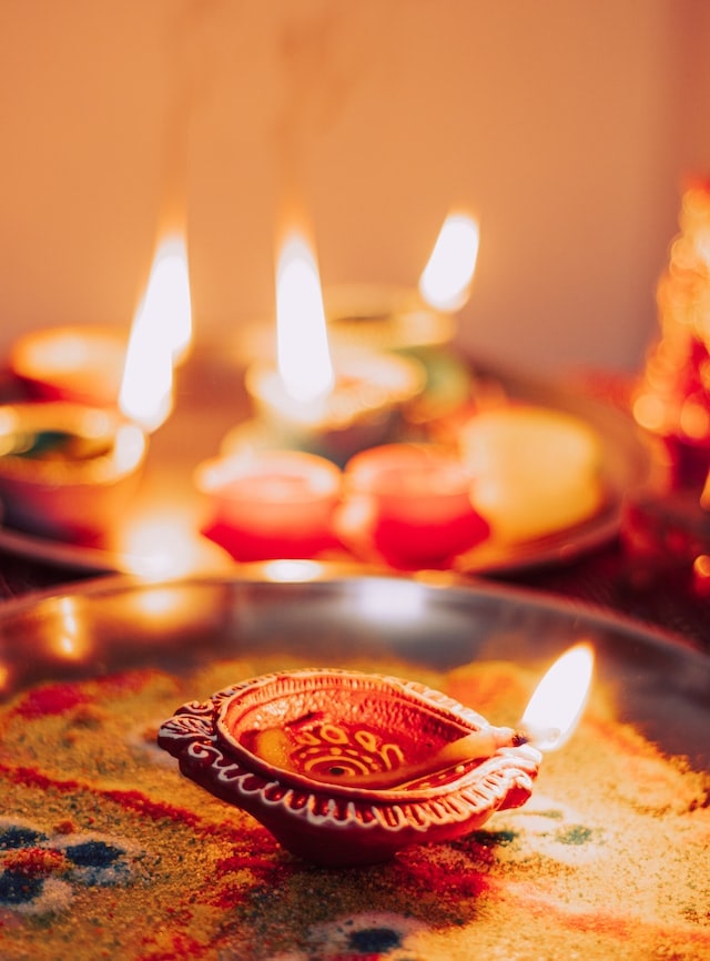 coloridas decoraciones de diwali